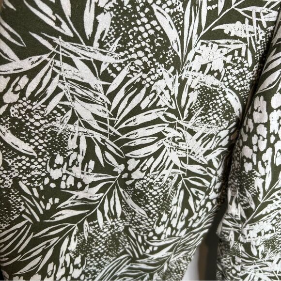 Tahari linen blend Wide Leg Beachy Coastal Pants with a green and white print - Picture 4 of 10